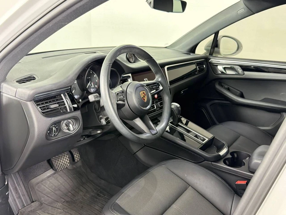 2023 Porsche Macan - Image 4 of 5
