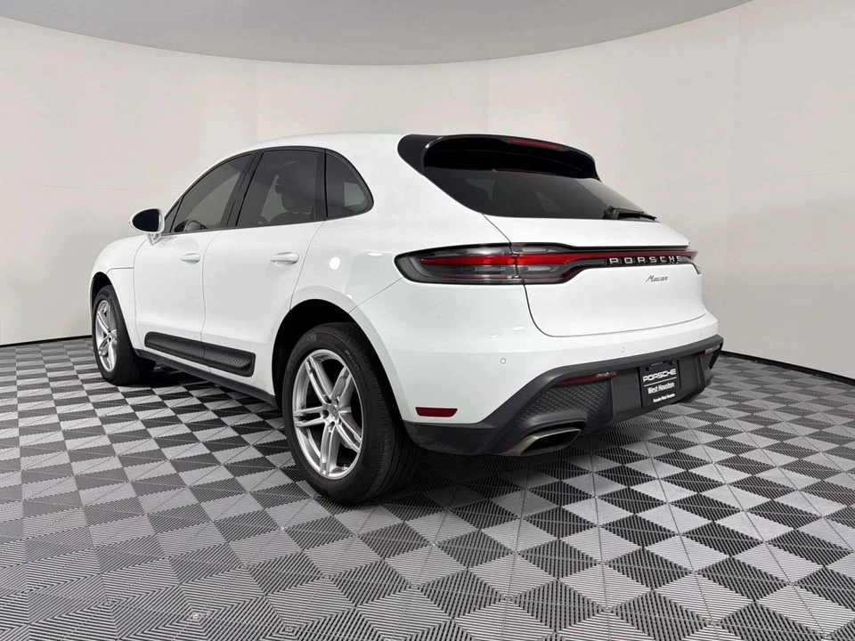 2023 Porsche Macan - Image 3 of 5