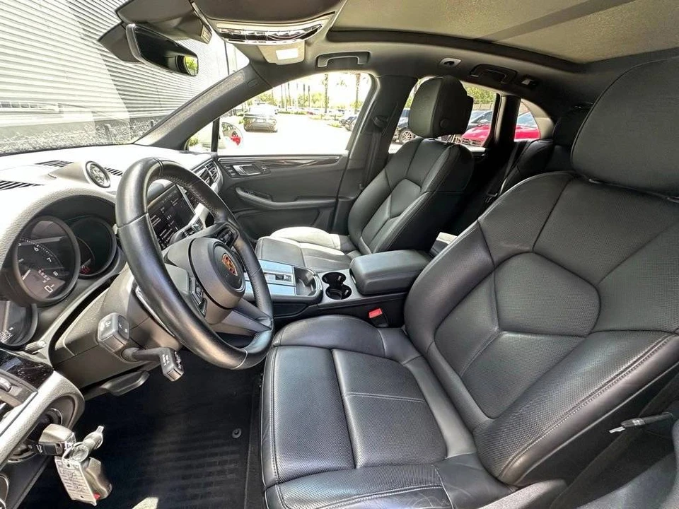 2023 Porsche Macan - Image 5 of 5