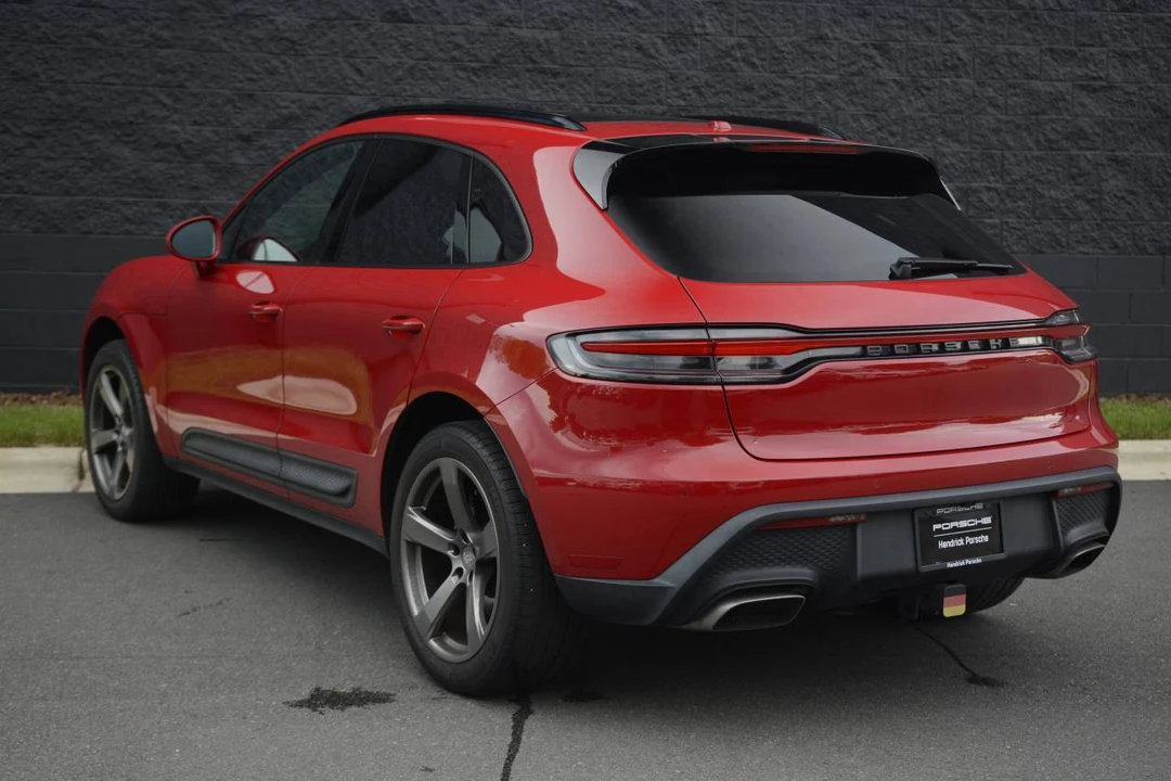 2023 Porsche Macan - Image 3 of 5