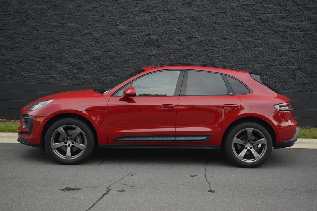 2023 Porsche Macan - Image 2 of 5