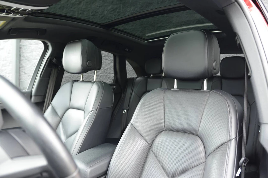 2023 Porsche Macan - Image 5 of 5