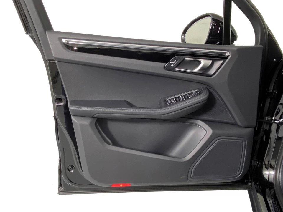 2023 Porsche Macan T - Image 4 of 5