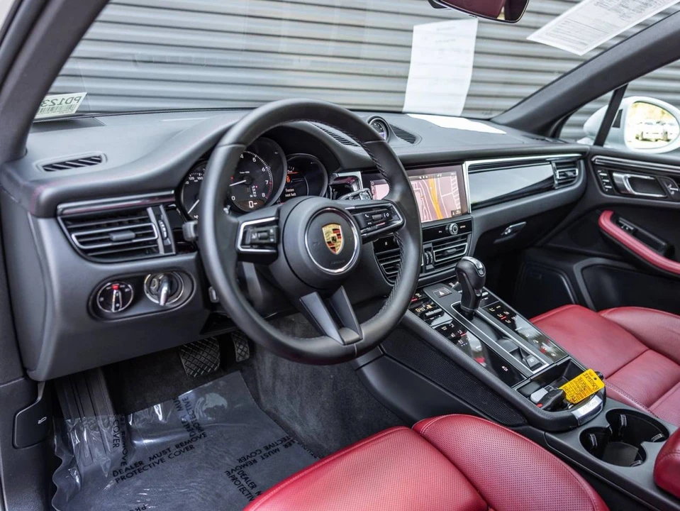 2023 Porsche Macan T - Image 4 of 5