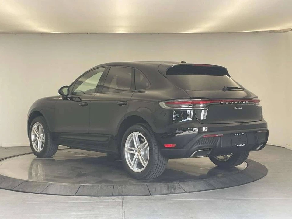 2023 Porsche Macan - Image 3 of 5