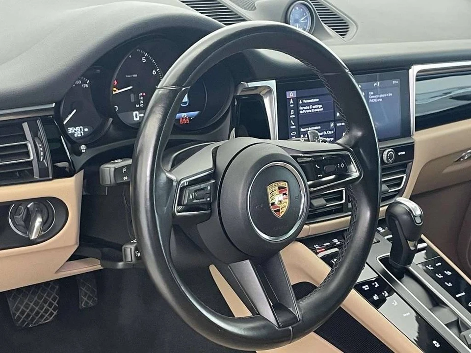 2023 Porsche Macan - Image 4 of 5