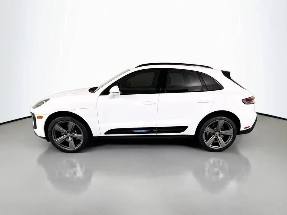 2023 Porsche Macan - Image 2 of 5
