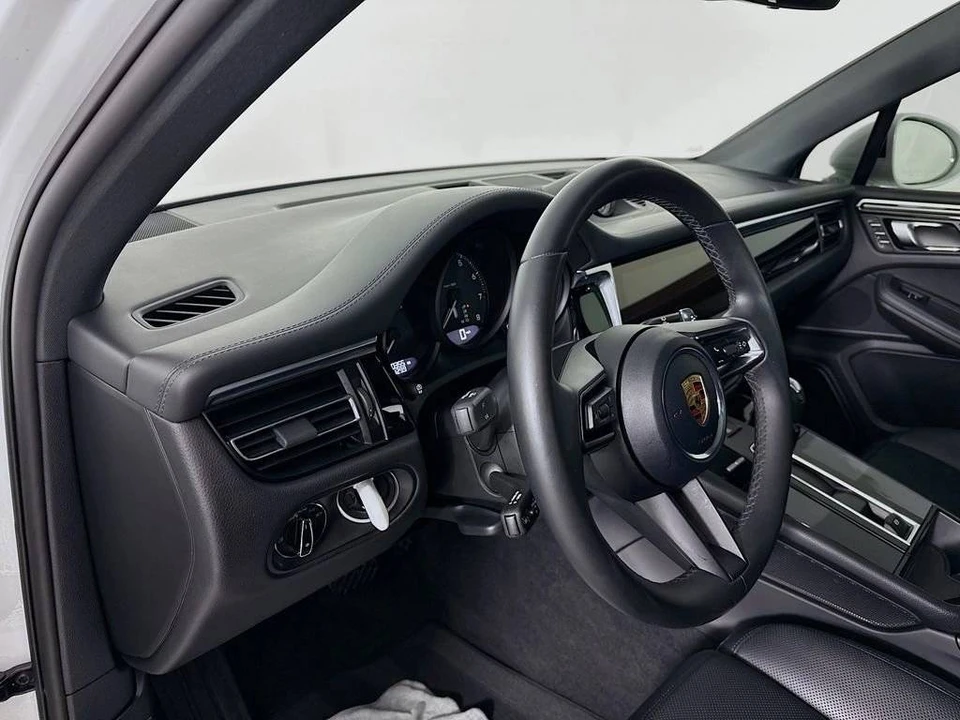 2023 Porsche Macan - Image 4 of 5