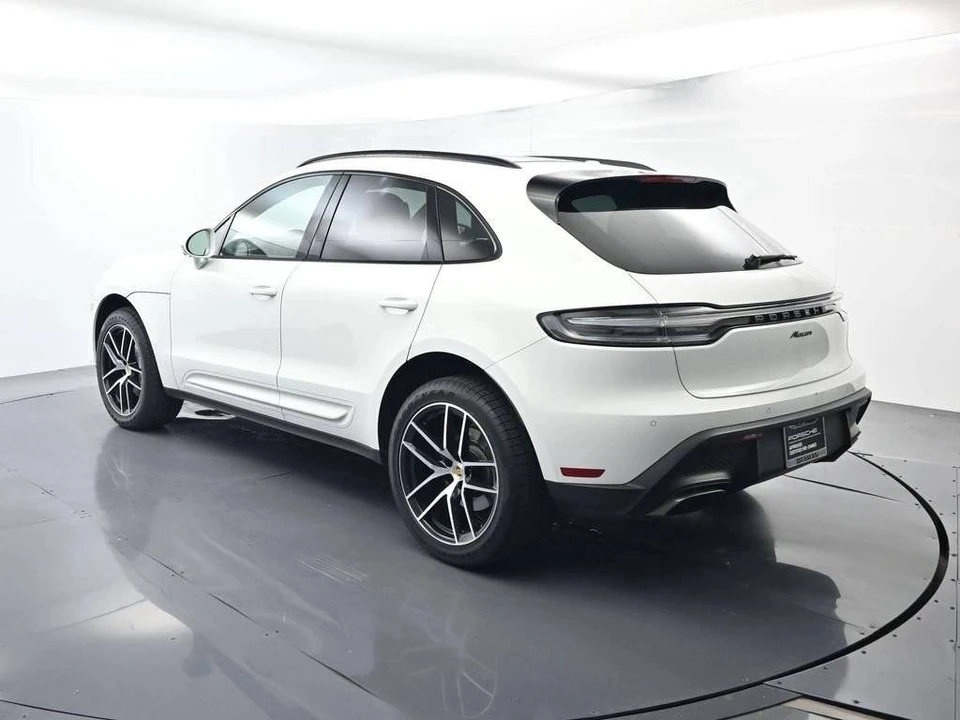2023 Porsche Macan - Image 3 of 5