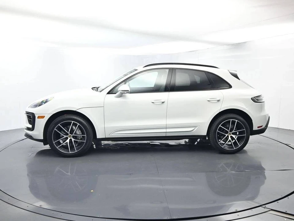 2023 Porsche Macan - Image 2 of 5