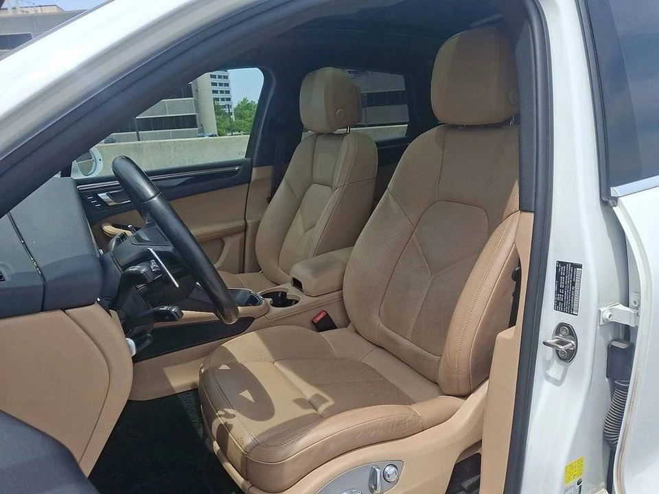 2023 Porsche Macan T - Image 5 of 5