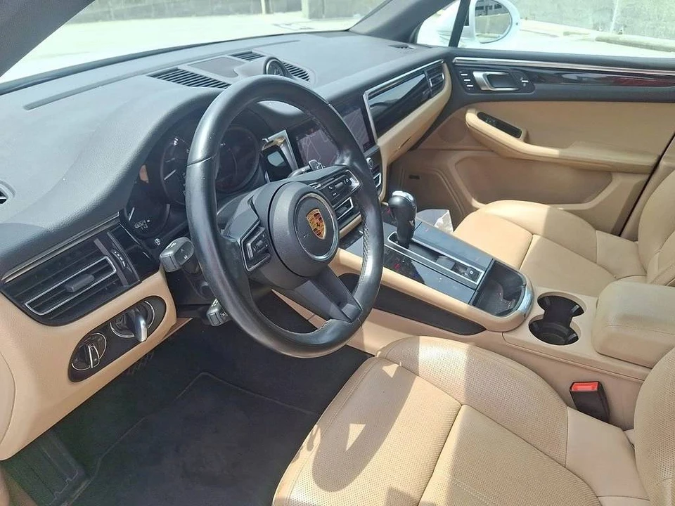 2023 Porsche Macan T - Image 4 of 5