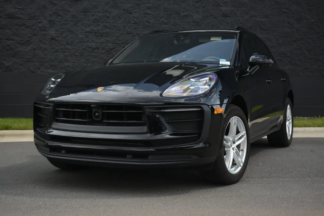 2023 Porsche Macan T - Image 8 of 31
