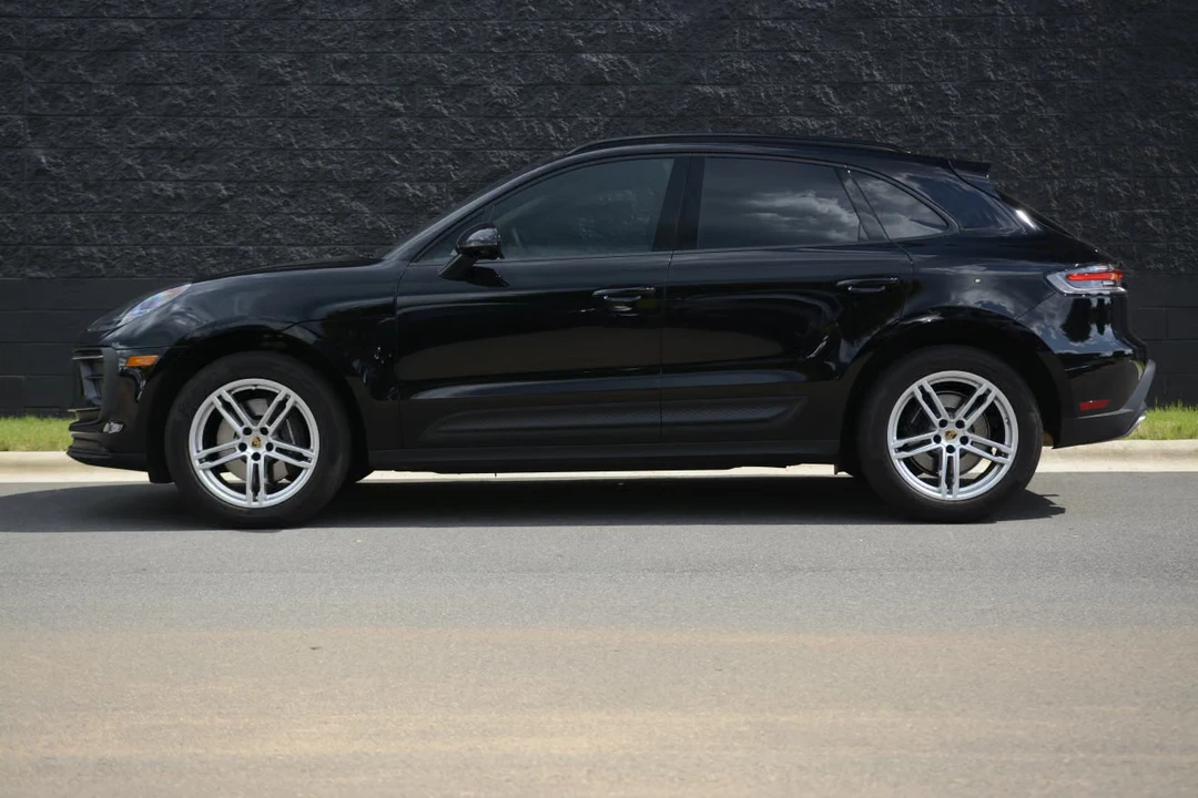 2023 Porsche Macan T - Image 12 of 31
