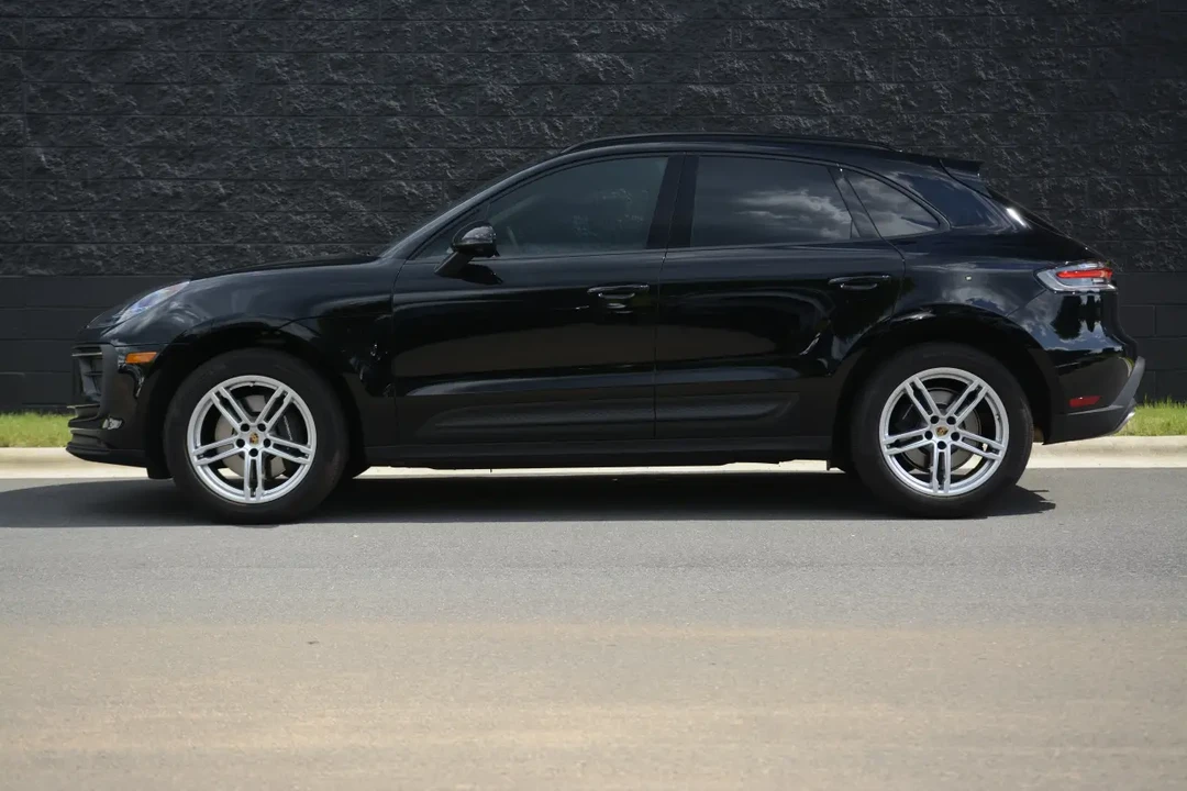 2023 Porsche Macan T - Image 16 of 31
