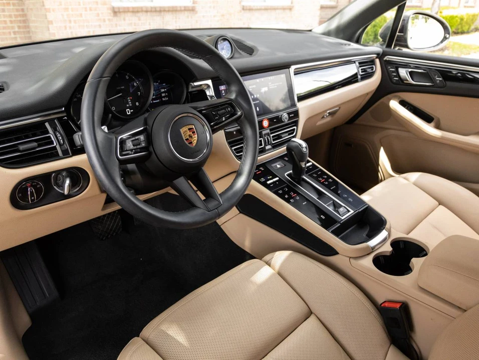 2023 Porsche Macan - Image 4 of 5