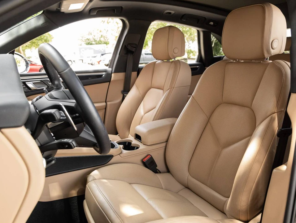 2023 Porsche Macan - Image 5 of 5