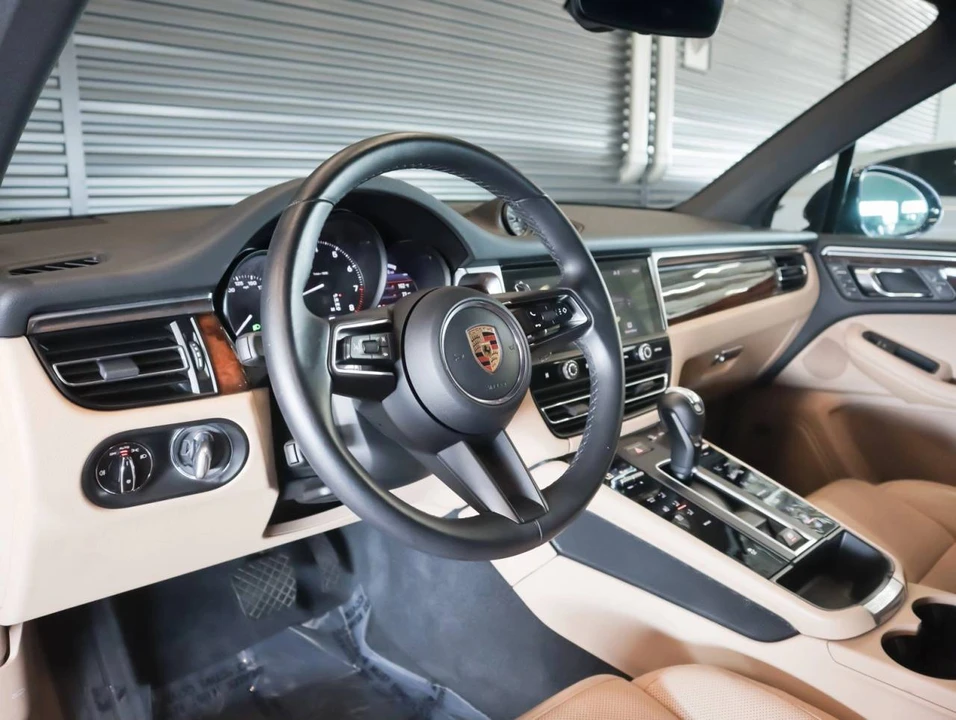 2023 Porsche Macan - Image 4 of 5