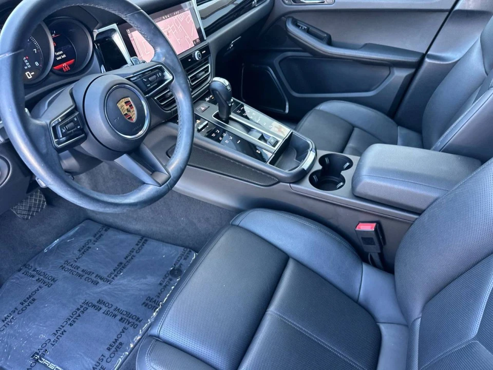 2023 Porsche Macan T - Image 4 of 5
