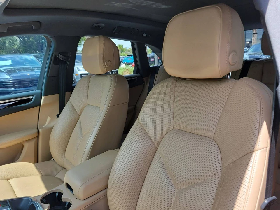 2023 Porsche Macan - Image 5 of 5
