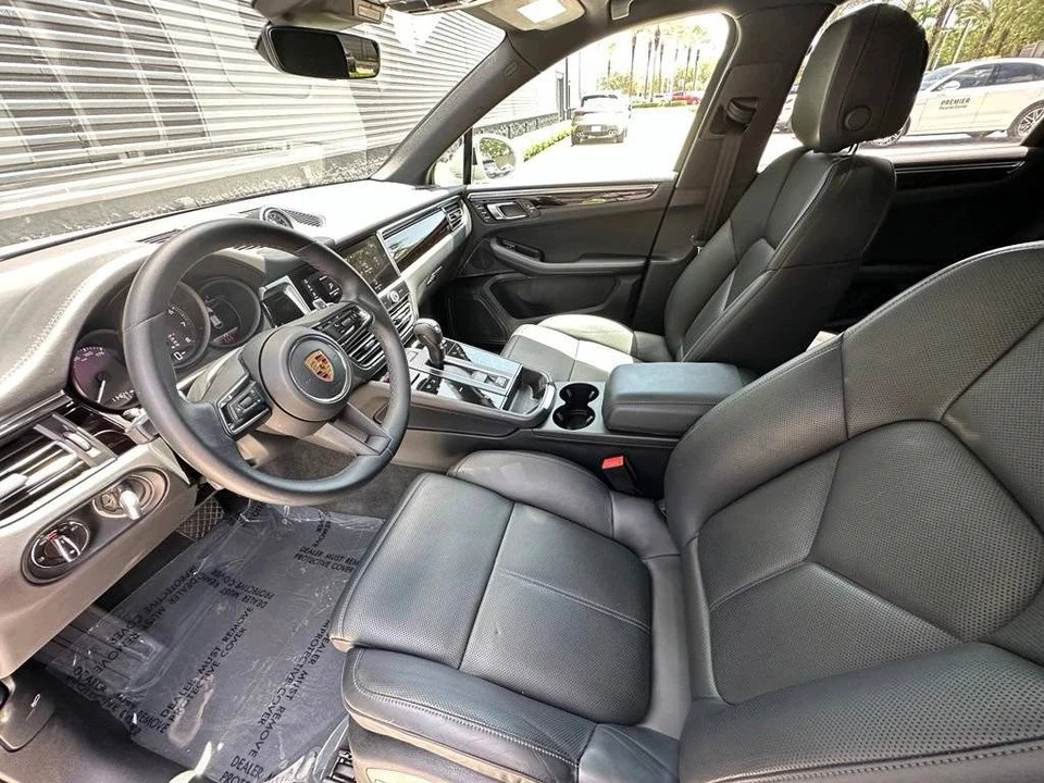 2023 Porsche Macan T - Image 4 of 5
