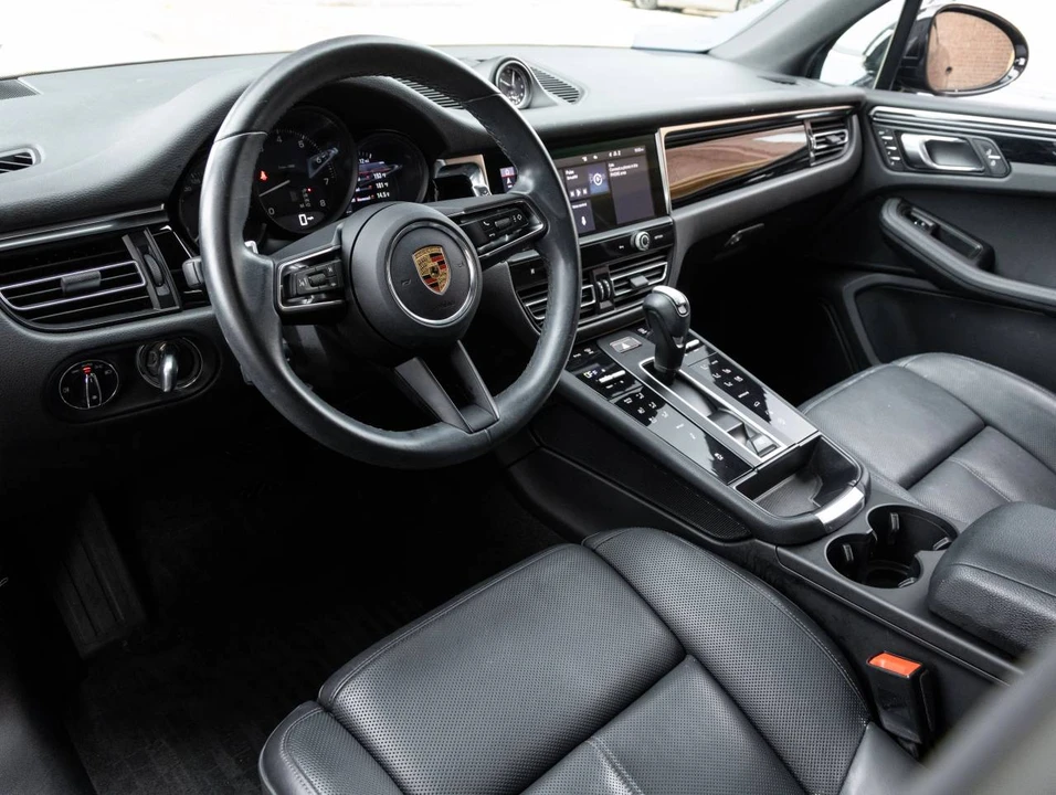 2023 Porsche Macan - Image 4 of 5