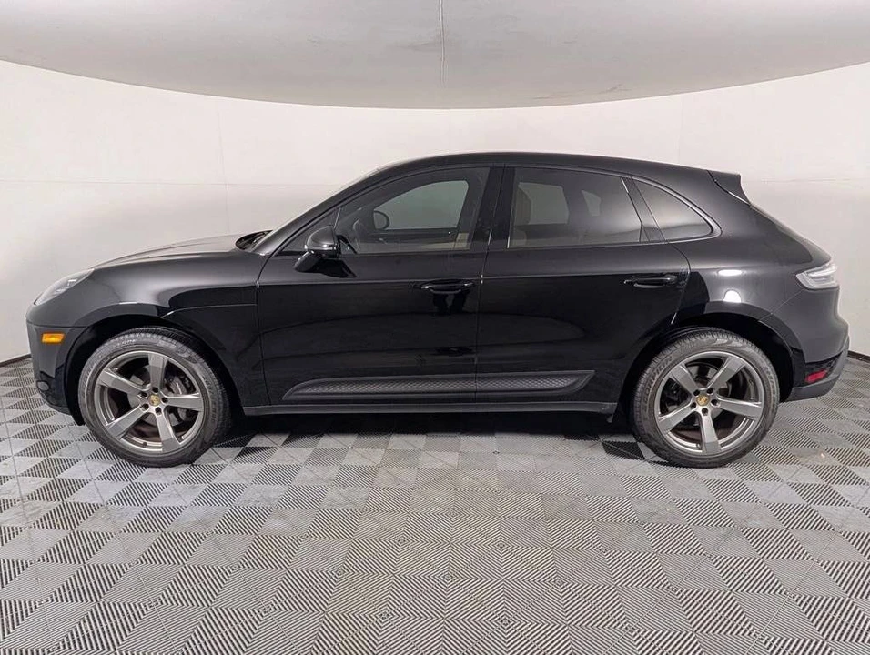 2023 Porsche Macan - Image 2 of 5