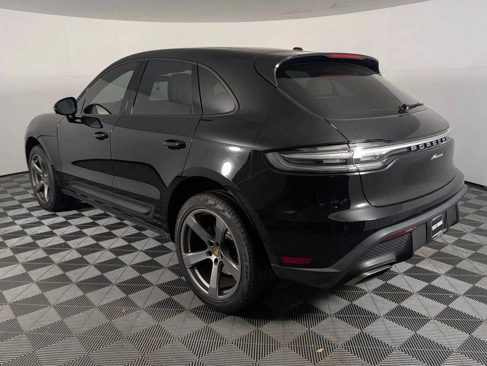 2023 Porsche Macan - Image 3 of 5