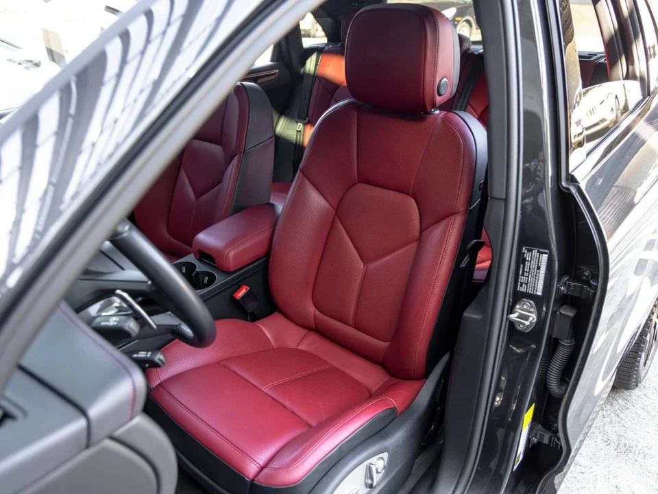 2023 Porsche Macan - Image 5 of 5