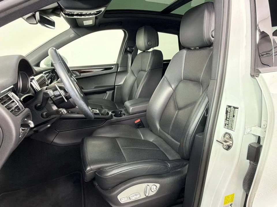 2023 Porsche Macan T - Image 5 of 5