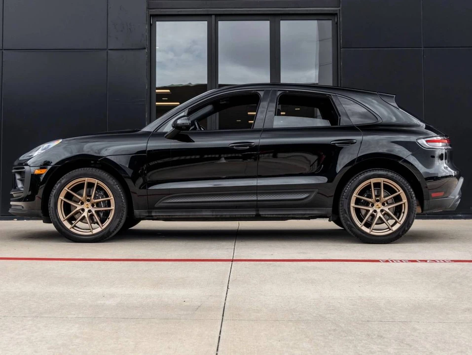 2023 Porsche Macan - Image 2 of 5