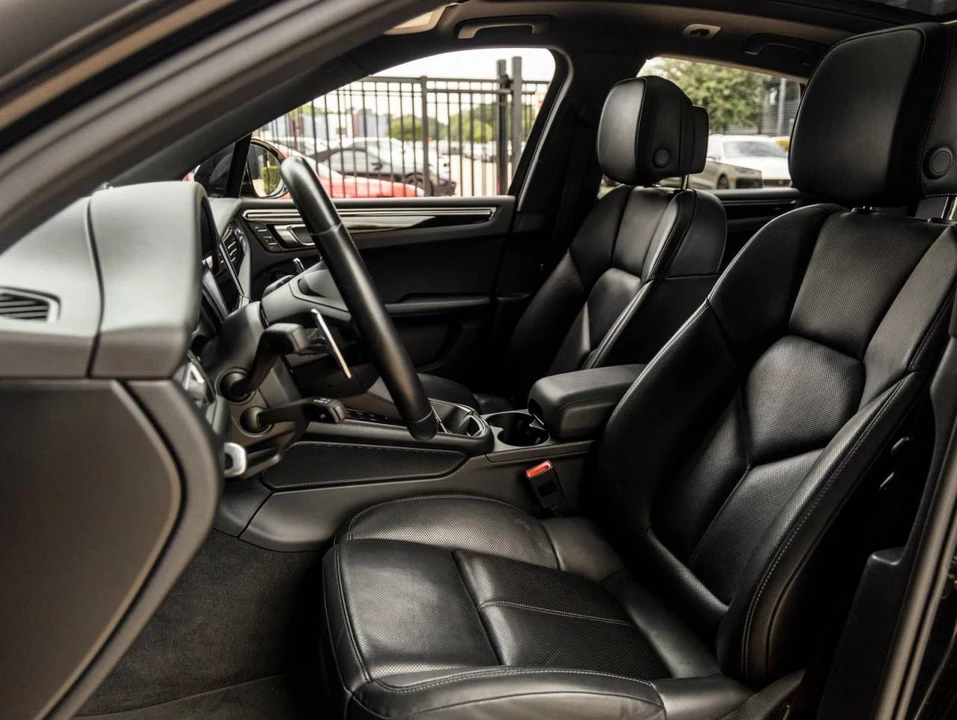 2023 Porsche Macan - Image 5 of 5