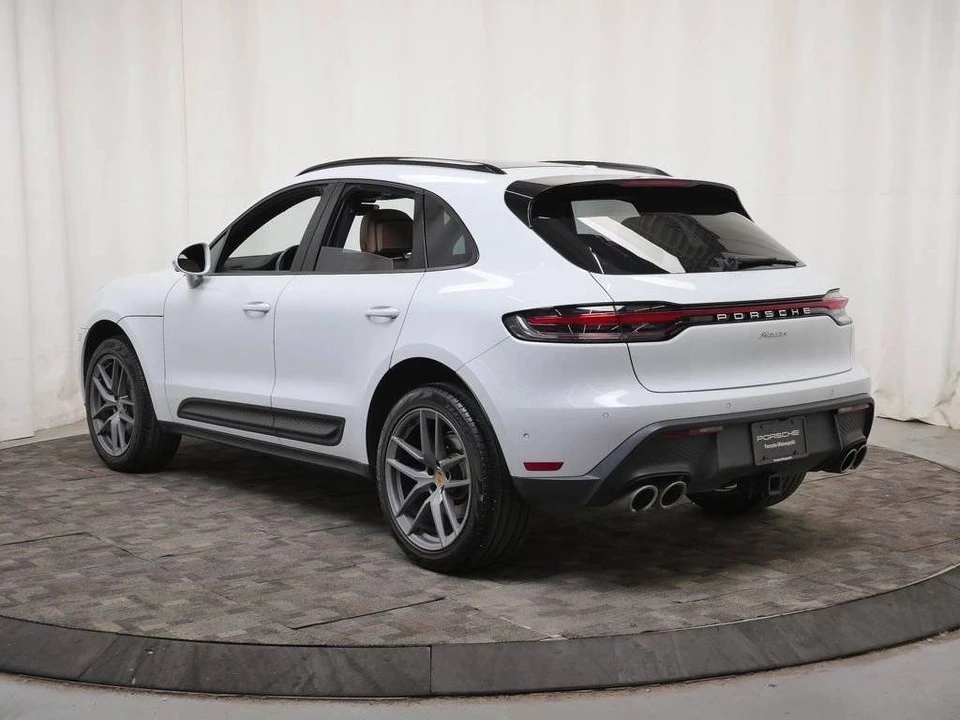 2023 Porsche Macan - Image 3 of 5