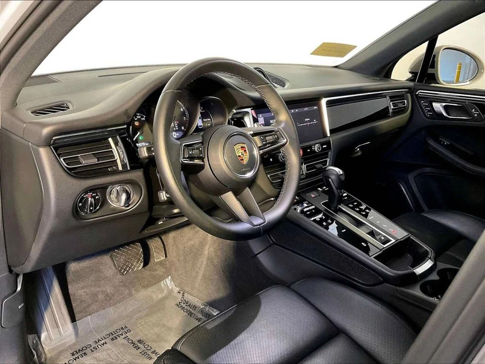 2023 Porsche Macan T - Image 4 of 5