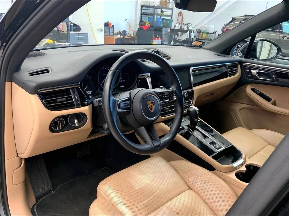 2023 Porsche Macan T - Image 4 of 5