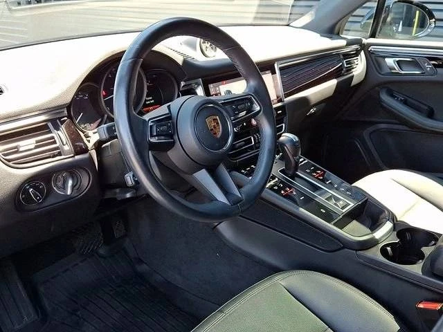 2023 Porsche Macan - Image 4 of 5