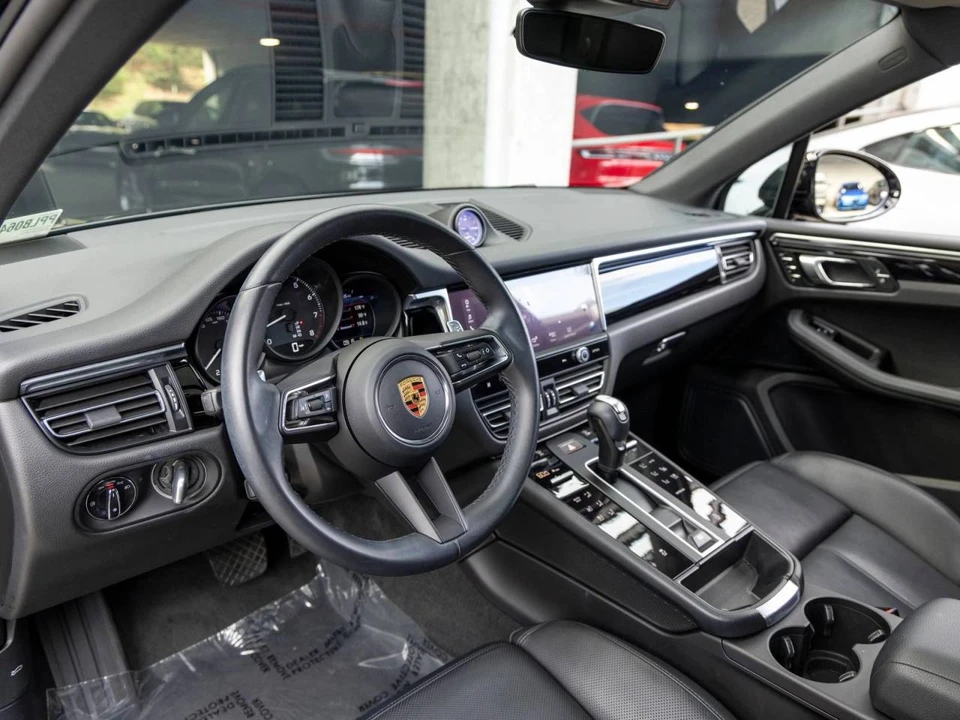 2023 Porsche Macan T - Image 4 of 5
