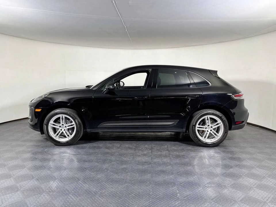 2023 Porsche Macan - Image 2 of 5