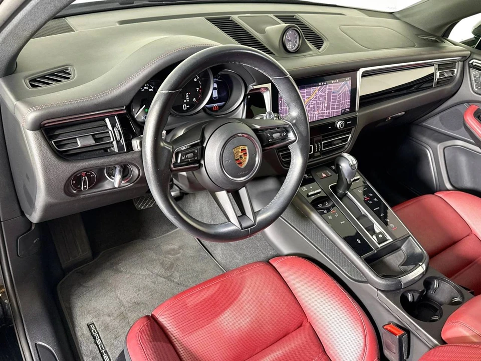 2023 Porsche Macan - Image 4 of 5