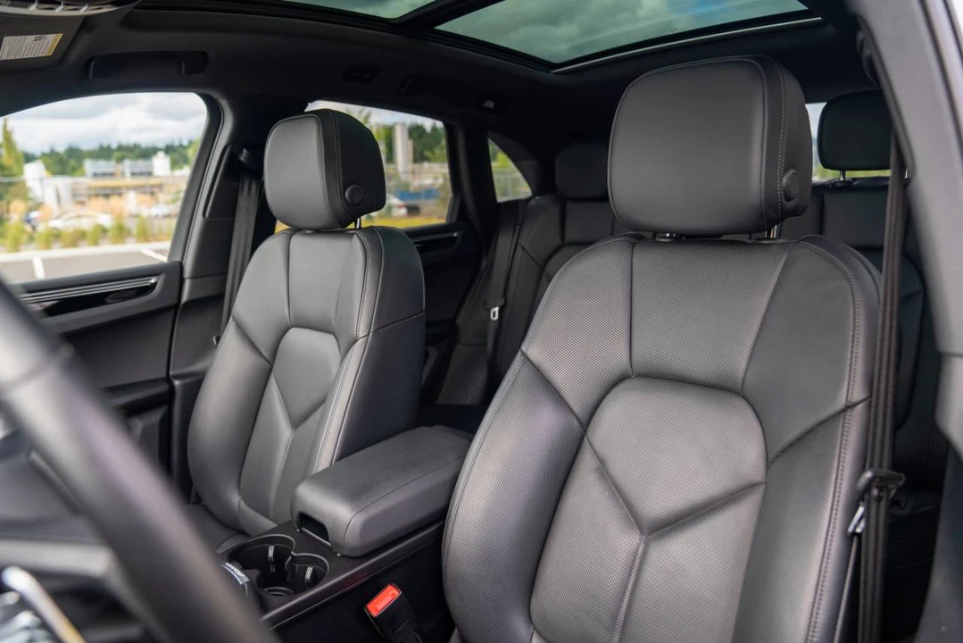 2023 Porsche Macan T - Image 5 of 5