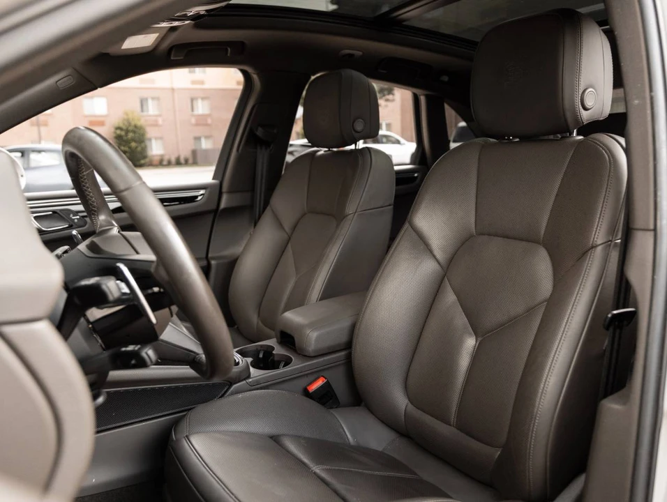2023 Porsche Macan - Image 5 of 5