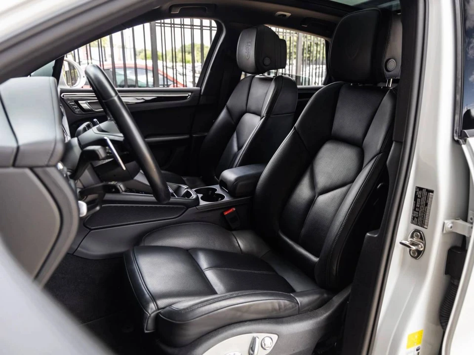2023 Porsche Macan - Image 5 of 5