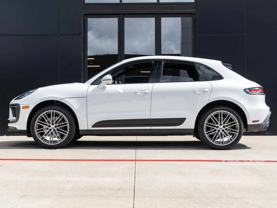 2023 Porsche Macan - Image 2 of 5
