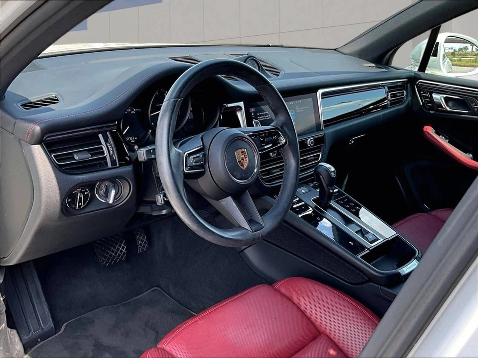 2023 Porsche Macan - Image 4 of 5
