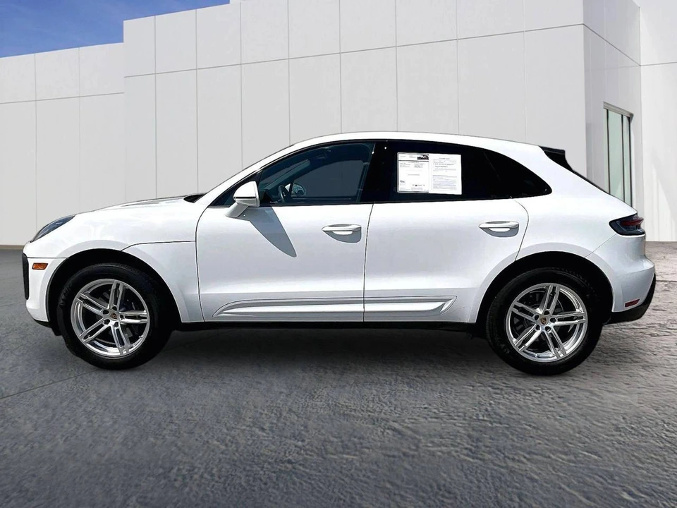 2023 Porsche Macan - Image 2 of 5