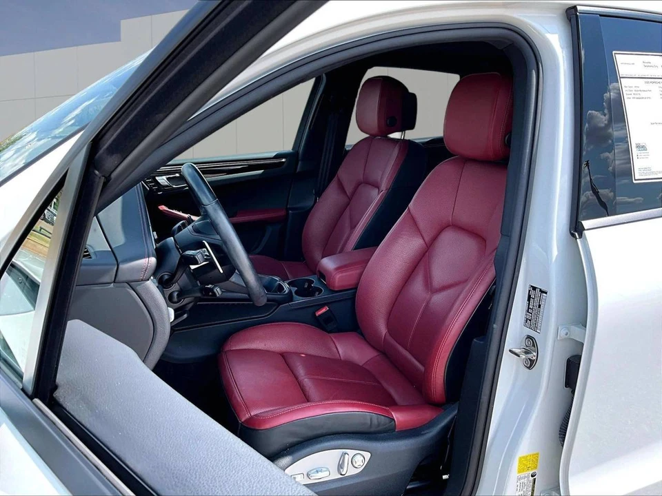 2023 Porsche Macan - Image 5 of 5