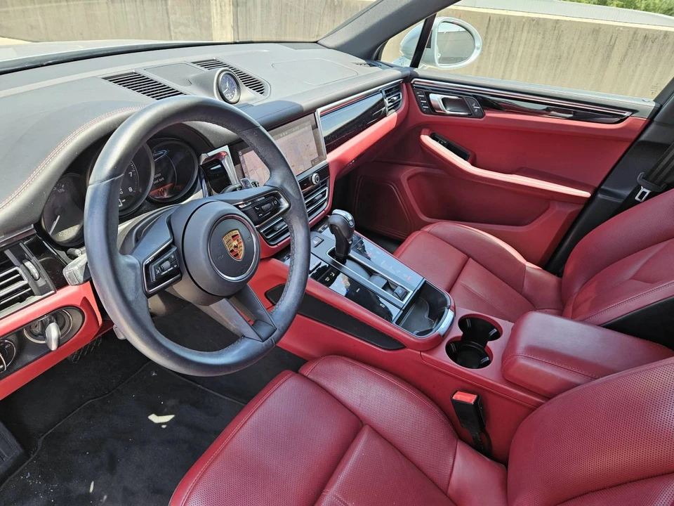 2023 Porsche Macan - Image 4 of 5