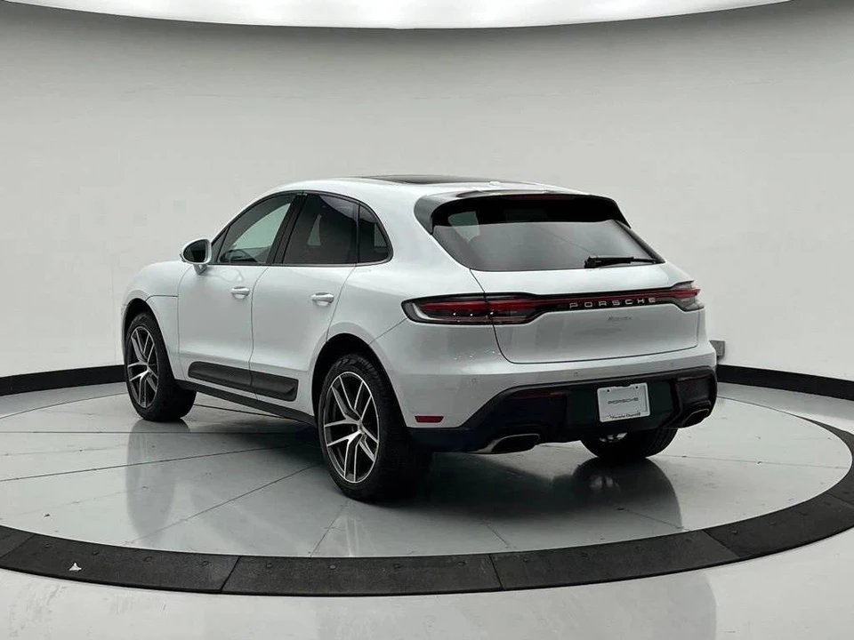 2023 Porsche Macan - Image 3 of 5