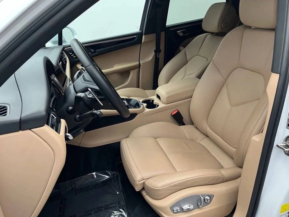 2023 Porsche Macan - Image 5 of 5