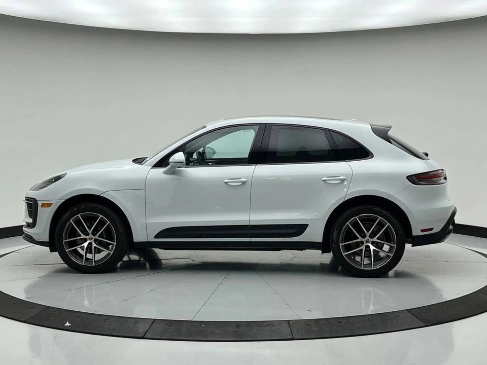 2023 Porsche Macan - Image 2 of 5